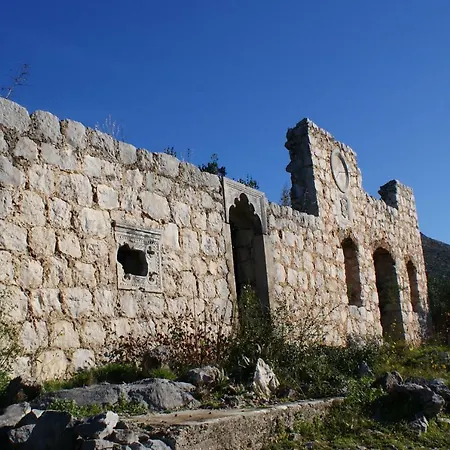 Three Oranges Trsjteno